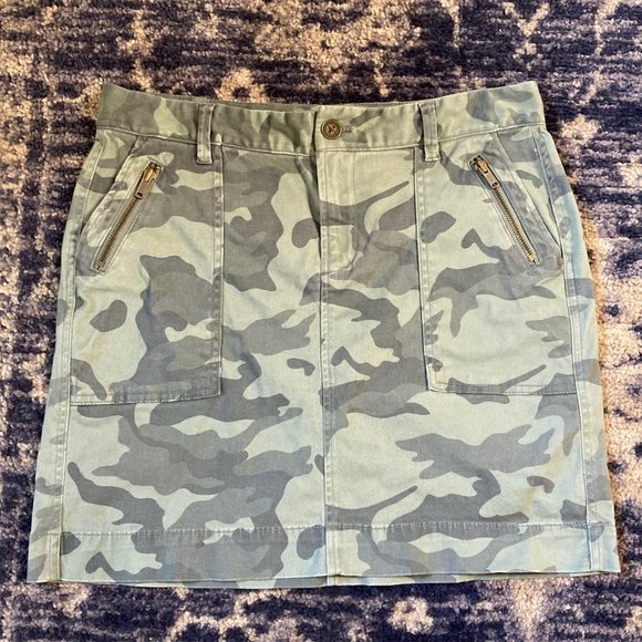 Old Navy Camo Skirt - Mini with Zipper Front Pockets - Size L - Camouflage Color - Picture 2 of 5